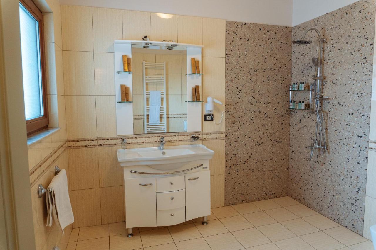 Casta Diva Boutique Hotel Korce Esterno foto